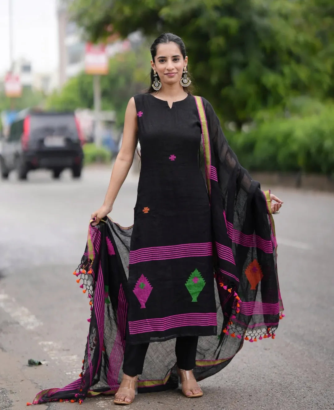 Handwoven Black Color Kurta Paired