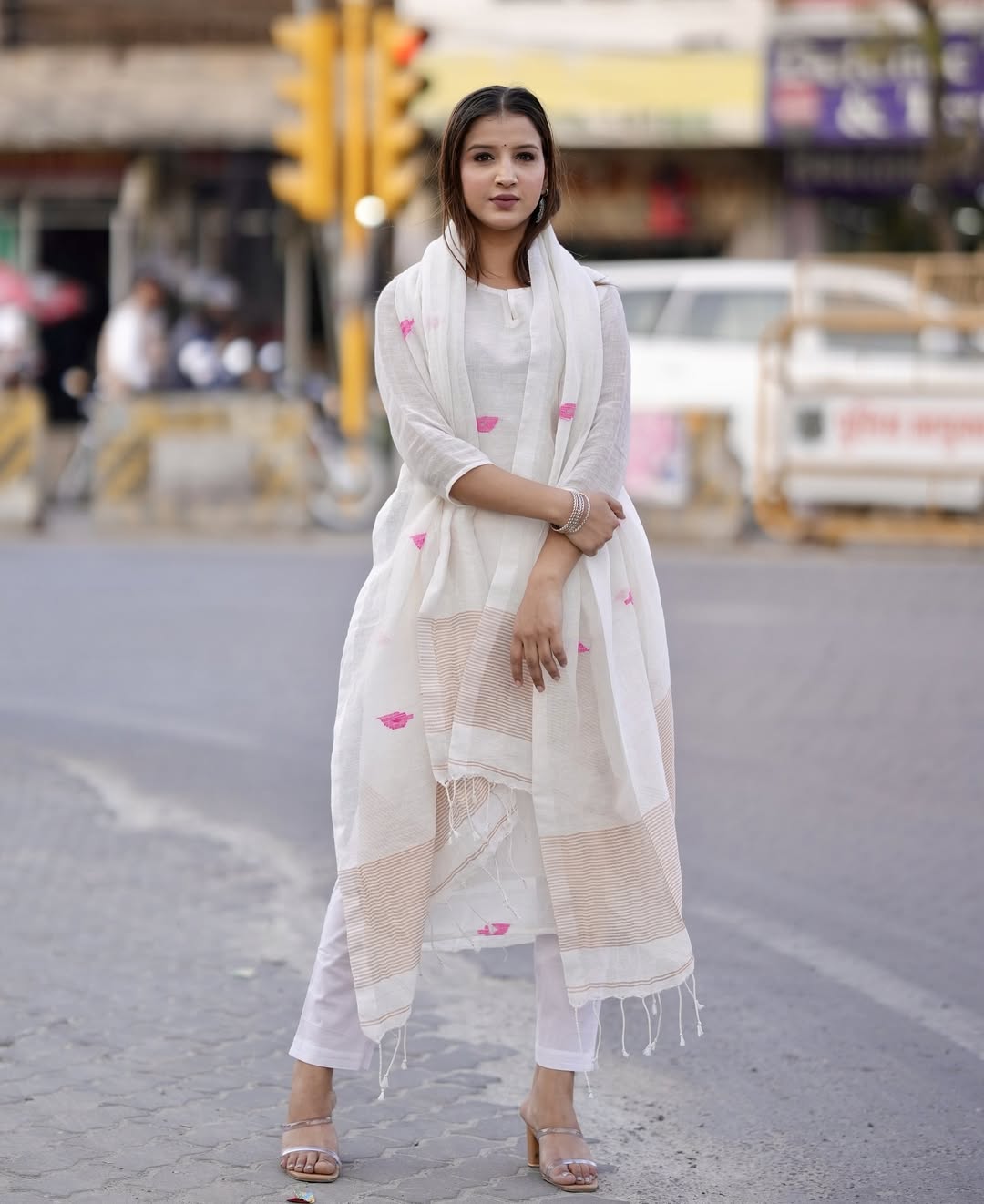 This White Handwoven Linen Jamdani Suit Set