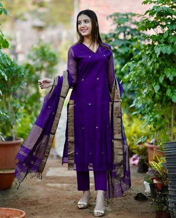 Rock That Effortless Desi Vibe With This Royal Maheshwari Kurta Set