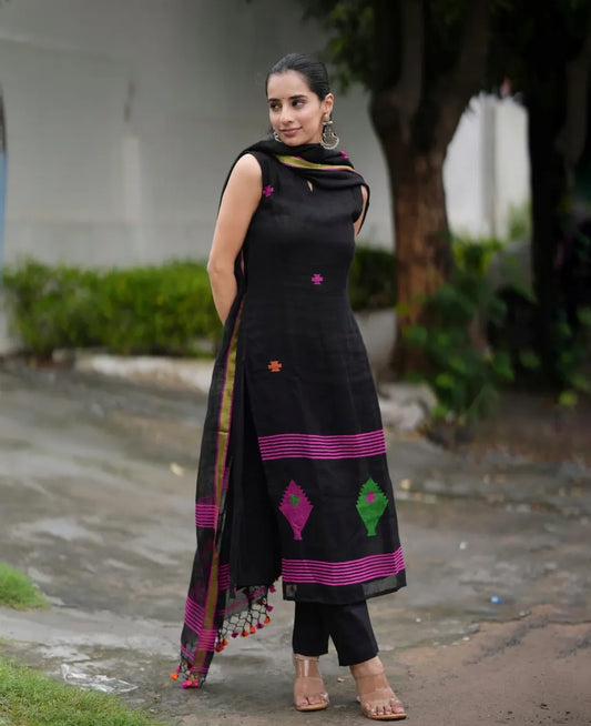 Handwoven Black Color Kurta Paired